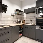 Whimsical Wood 公寓 布达佩斯